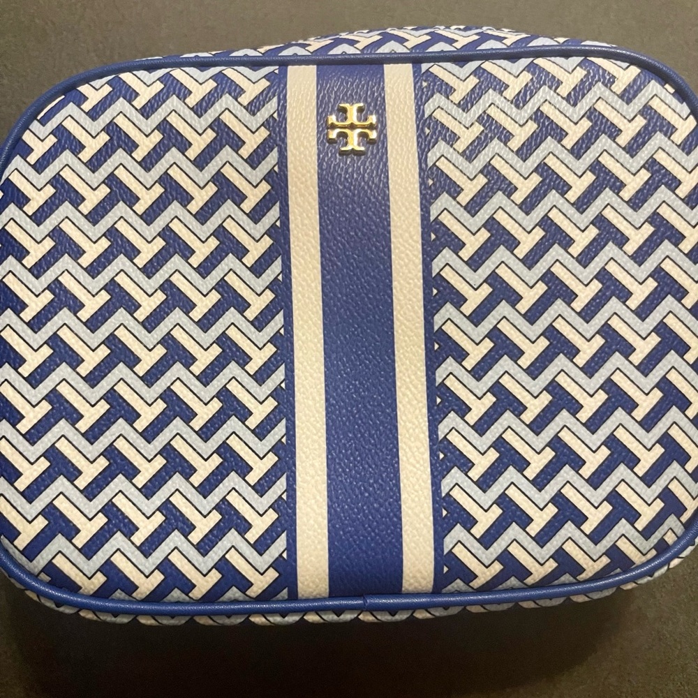 Brand New Tory Burch Cross Body Camera Bag